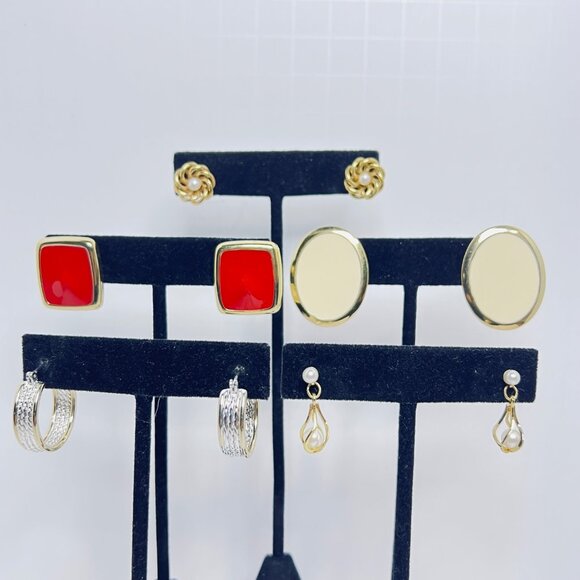 Unbranded Jewelry - Vintage Lot of 5 Gold Tone Pierced Earrings (5624)